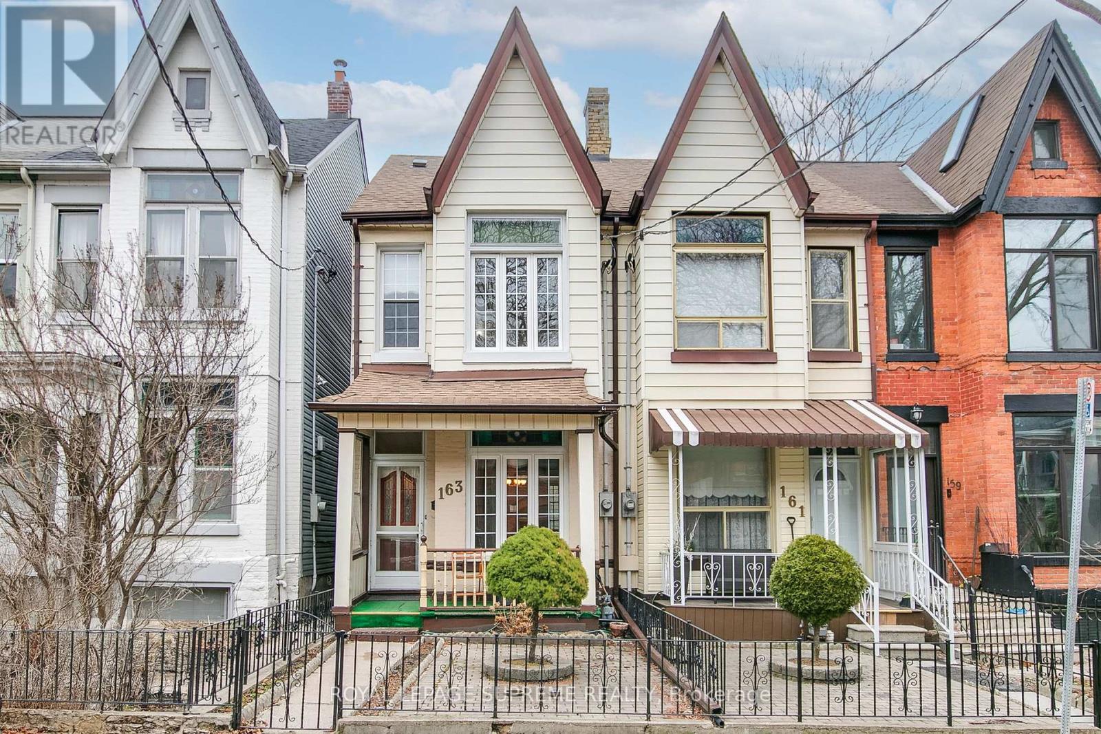 163 BEACONSFIELD AVENUE, Toronto, Ontario