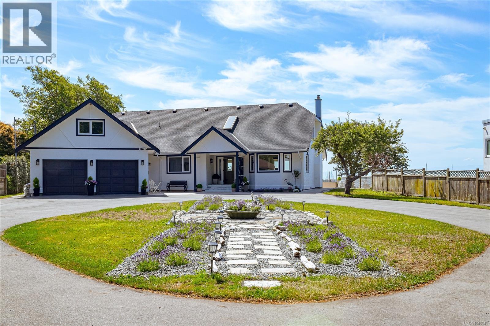 3905b Cadboro Bay Rd, Saanich, British Columbia  V8N 4G3 - Photo 2 - 1040949