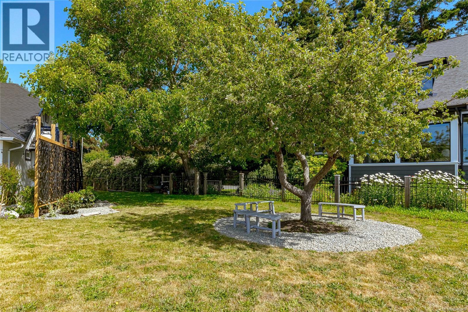 3905b Cadboro Bay Rd, Saanich, British Columbia  V8N 4G3 - Photo 42 - 1040949