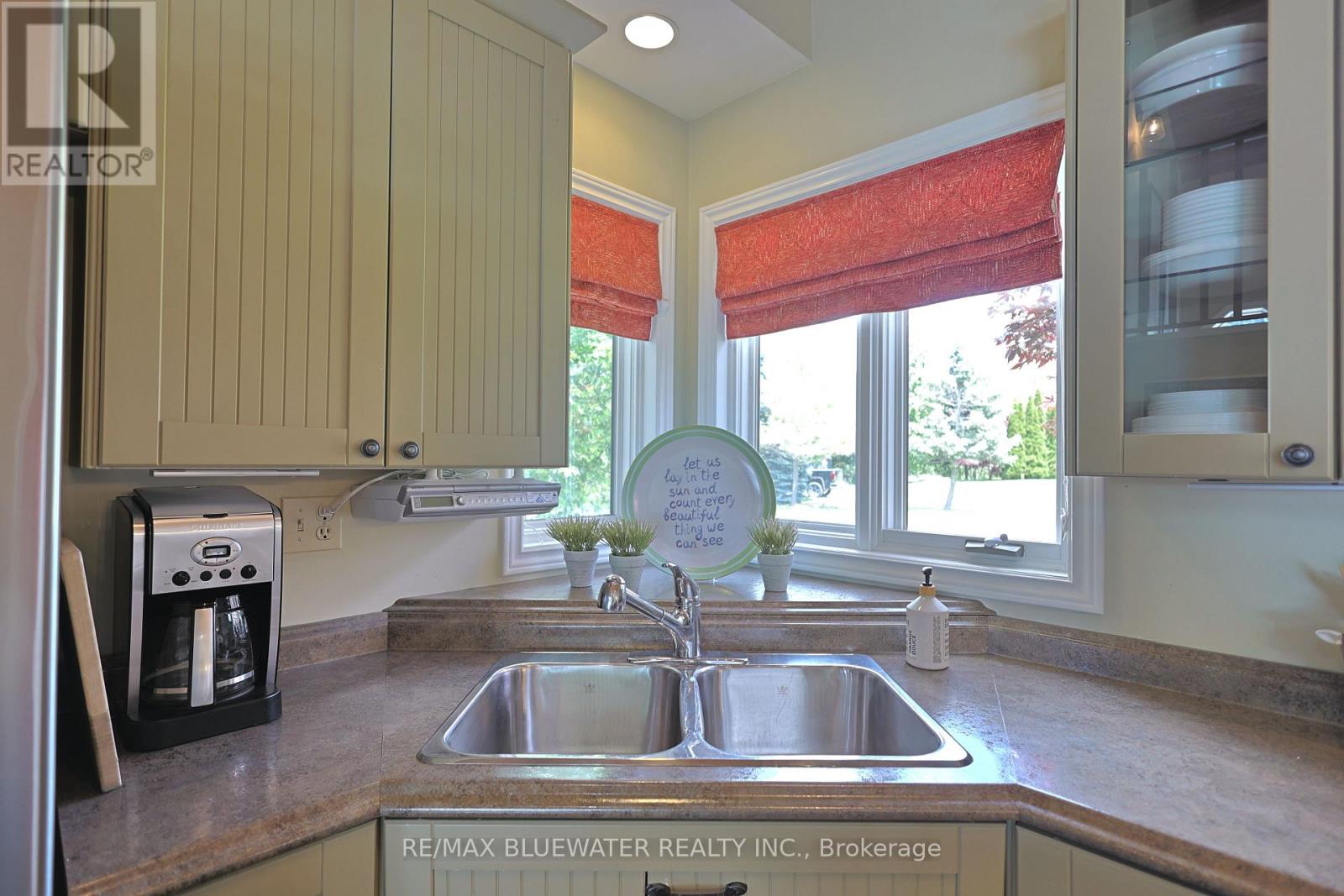 73031 Denise Court, Bluewater, Ontario  N0M 2T0 - Photo 12 - X13479440