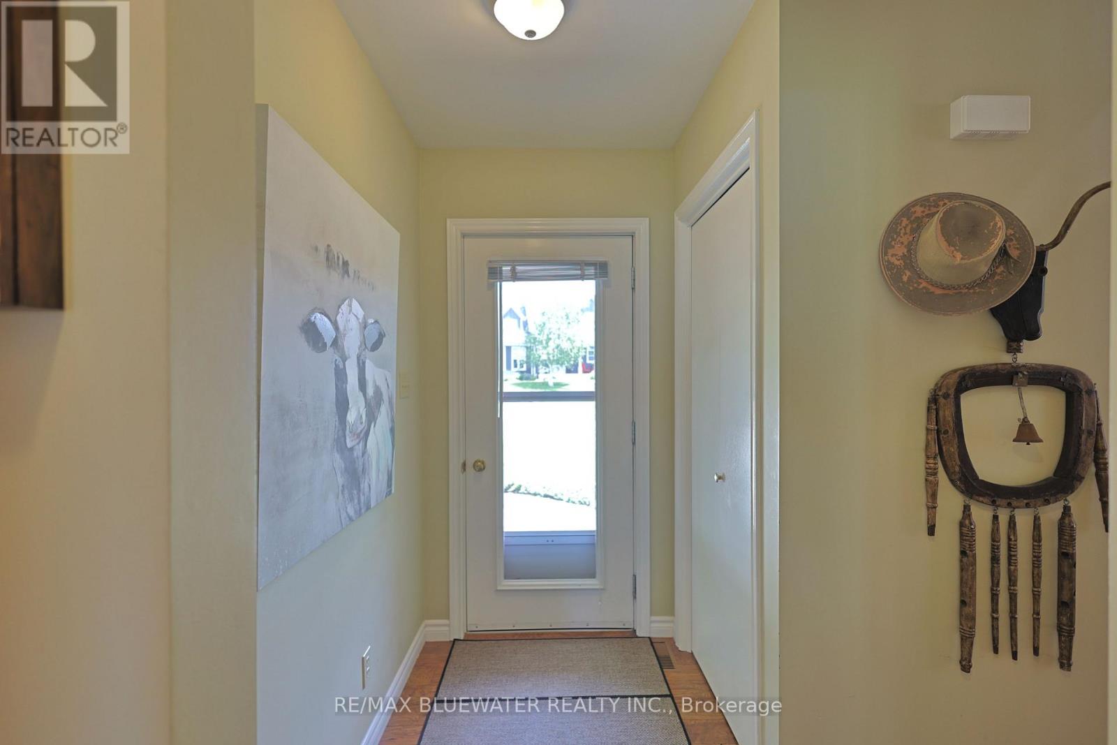 73031 Denise Court, Bluewater, Ontario  N0M 2T0 - Photo 8 - X13479440