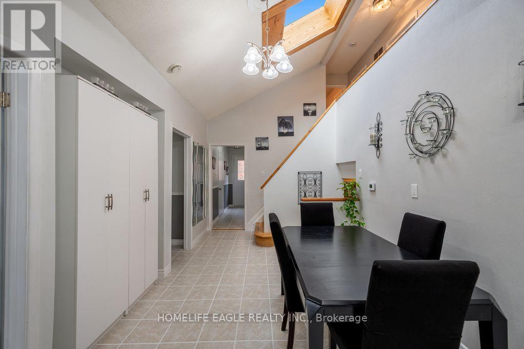 293 Plymouth Trail, Newmarket, Ontario  L3Y 6G6 - Photo 11 - N13479324