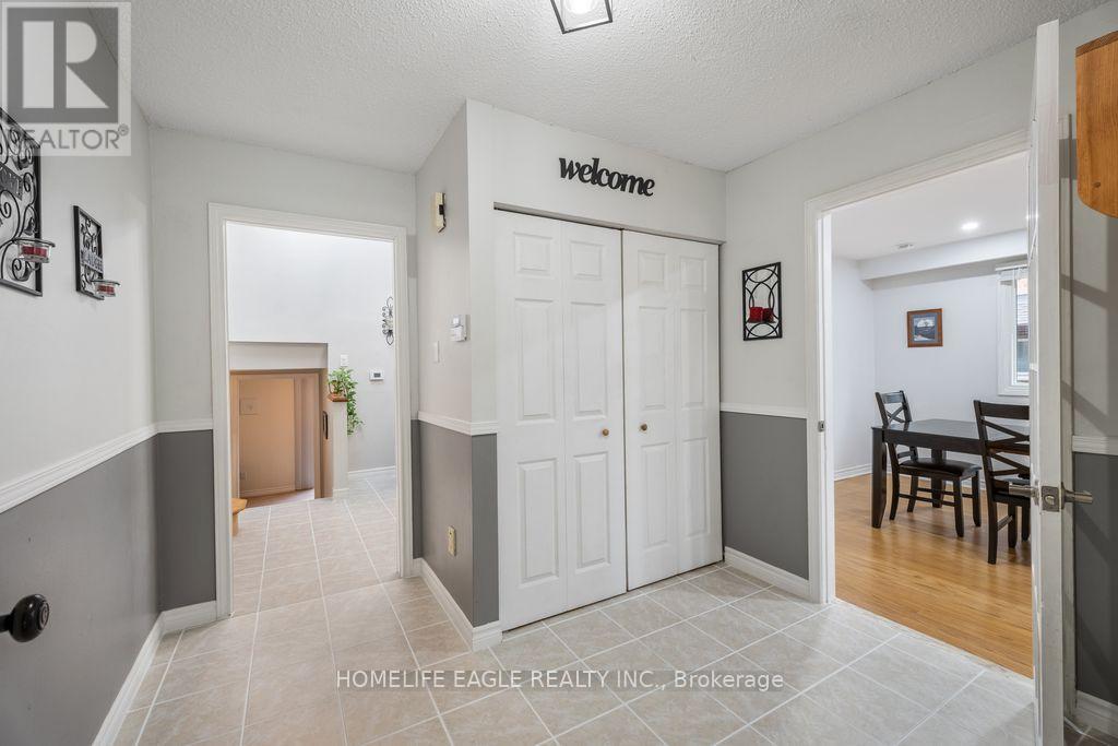 293 Plymouth Trail, Newmarket, Ontario  L3Y 6G6 - Photo 2 - N13479324
