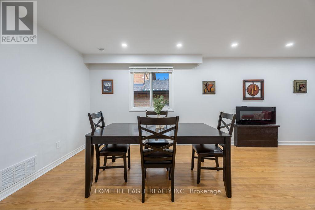 293 Plymouth Trail, Newmarket, Ontario  L3Y 6G6 - Photo 3 - N13479324