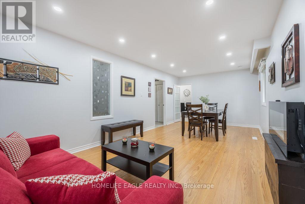 293 Plymouth Trail, Newmarket, Ontario  L3Y 6G6 - Photo 7 - N13479324
