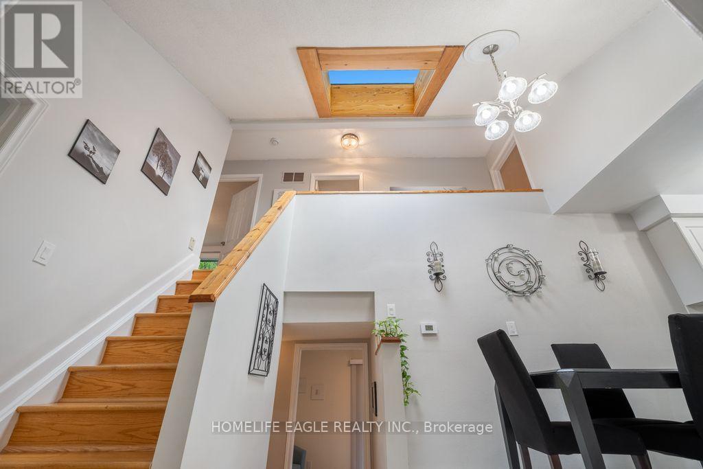 293 Plymouth Trail, Newmarket, Ontario  L3Y 6G6 - Photo 9 - N13479324