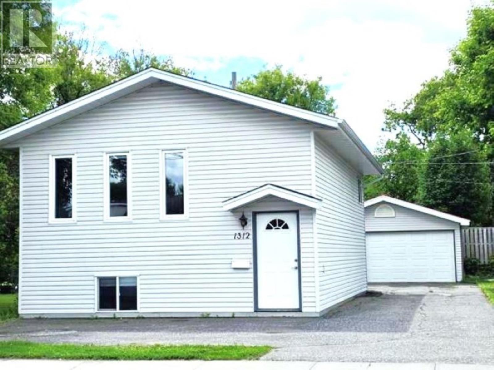1312 Cameron St, Thunder Bay, Ontario  P7C 2H4 - Photo 1 - TB2601643