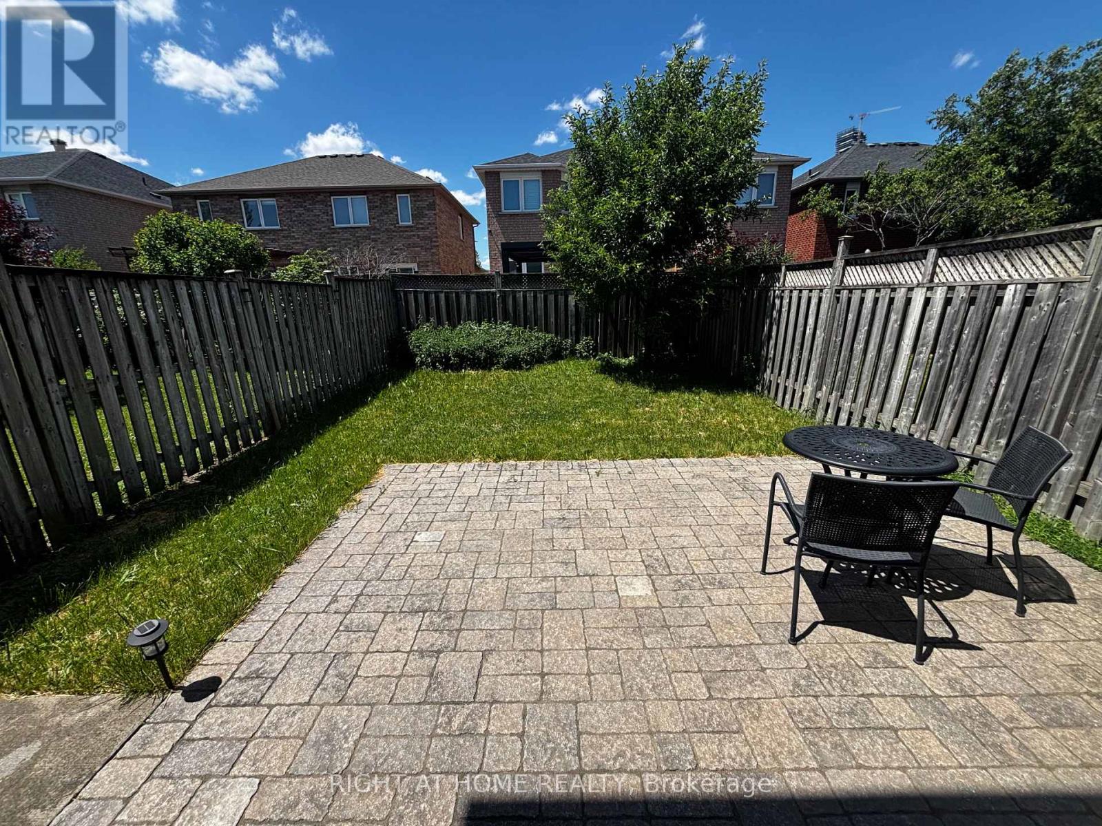604 Summer Park Crescent, Mississauga, Ontario  L5B 4E9 - Photo 5 - W13479278