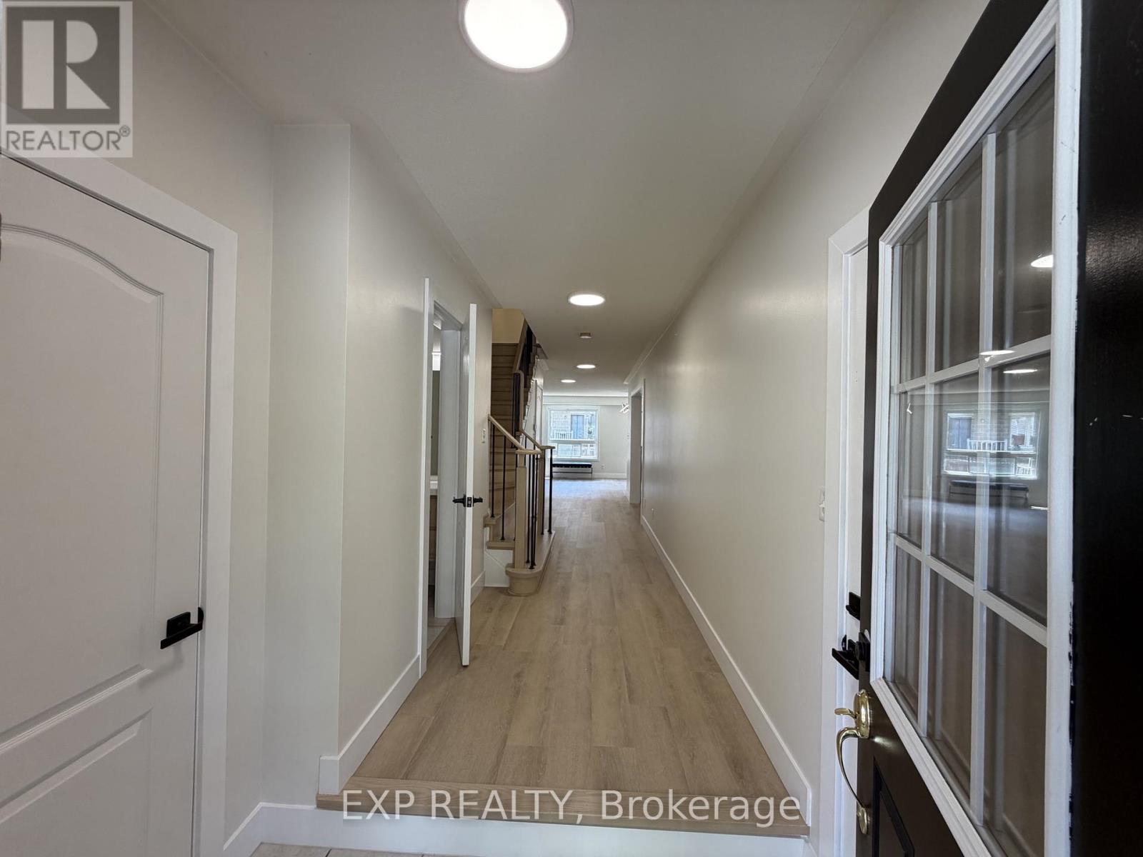 3964 Stardust Drive, Mississauga, Ontario  L5M 8A5 - Photo 3 - W13479370