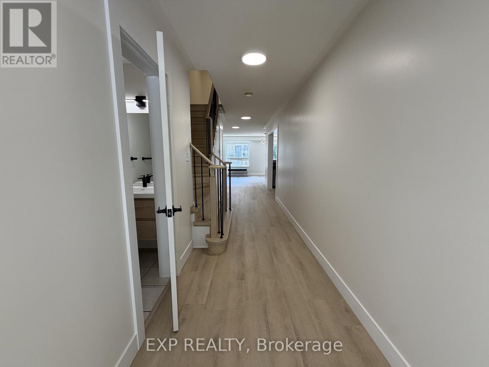 3964 Stardust Drive, Mississauga, Ontario  L5M 8A5 - Photo 4 - W13479370