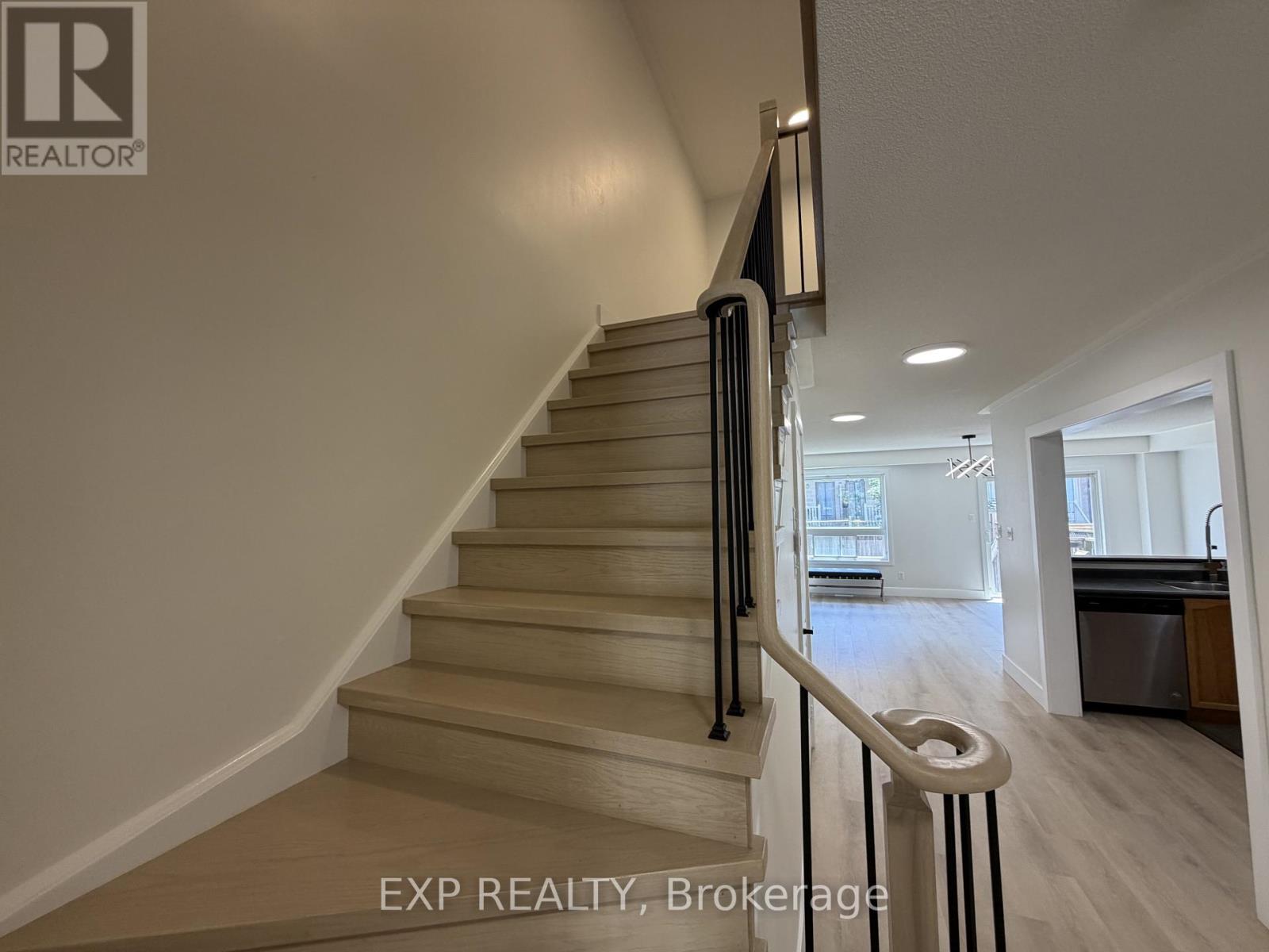 3964 Stardust Drive, Mississauga, Ontario  L5M 8A5 - Photo 8 - W13479370