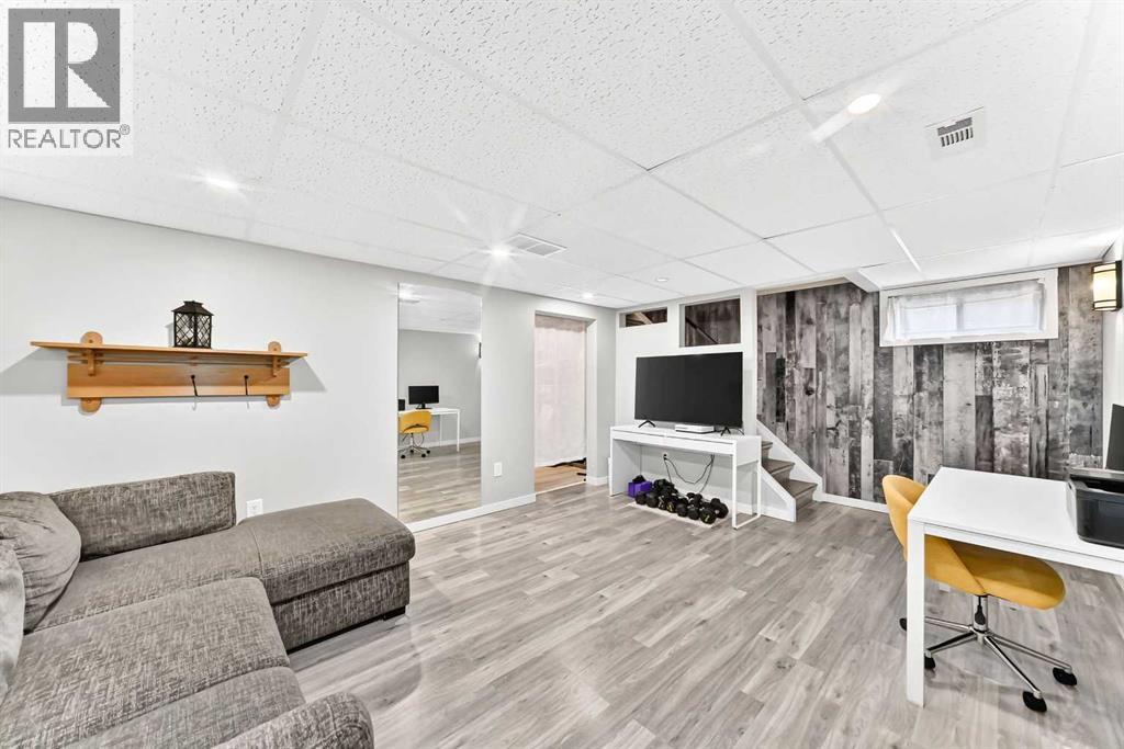 77 Edgeford Way NW, Calgary, Alberta  T3A 2S8 - Photo 19 - A2321122