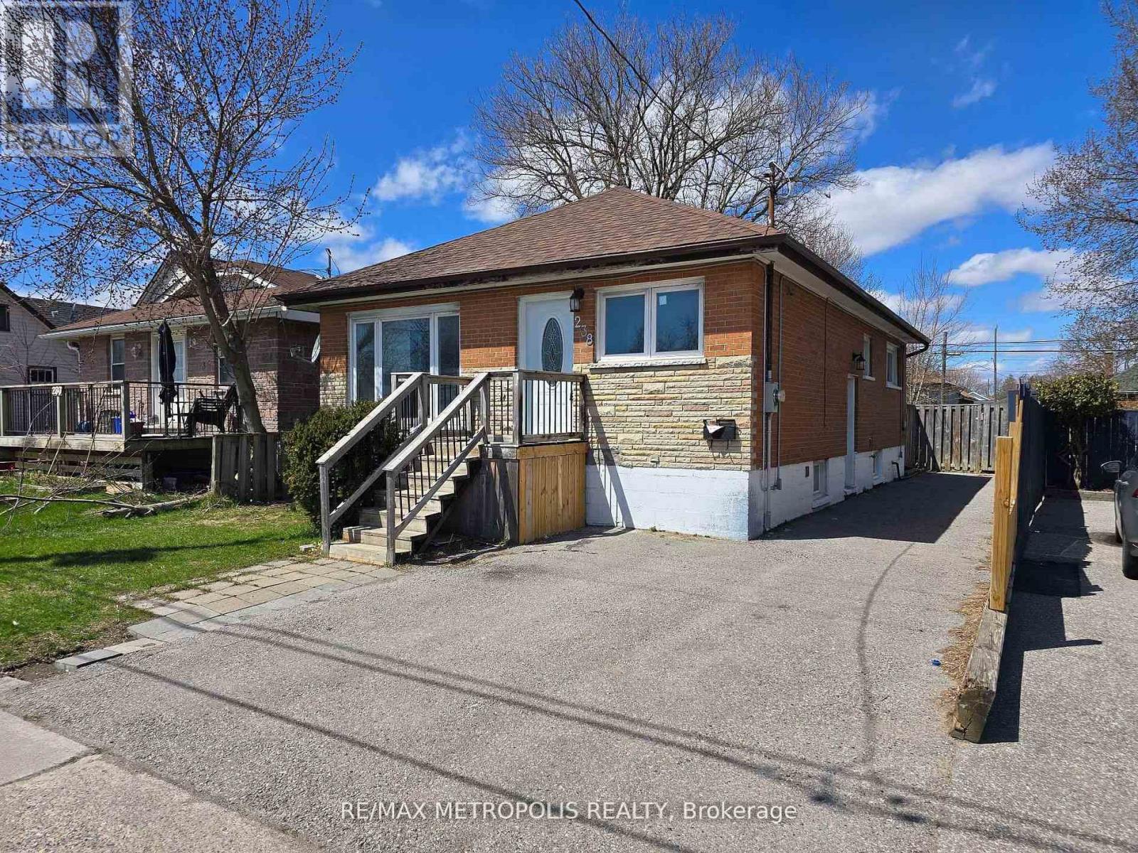 238 TORONTO AVENUE, Oshawa, Ontario