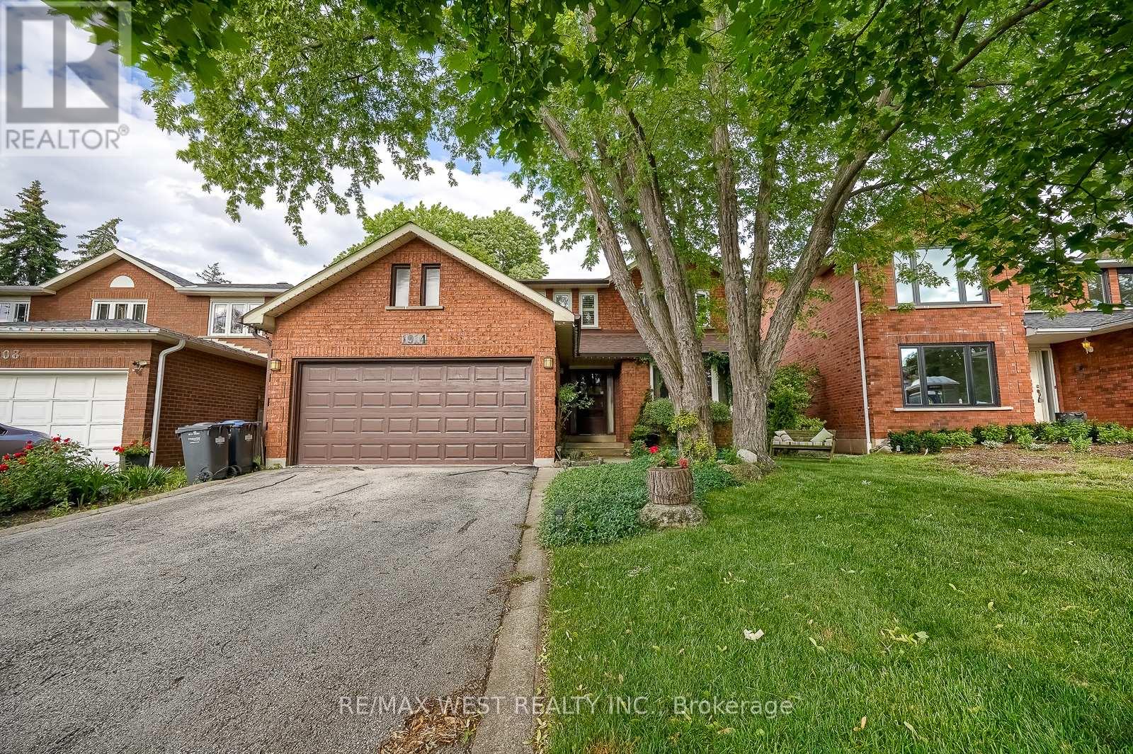 1914 THE CHASE, Mississauga, Ontario