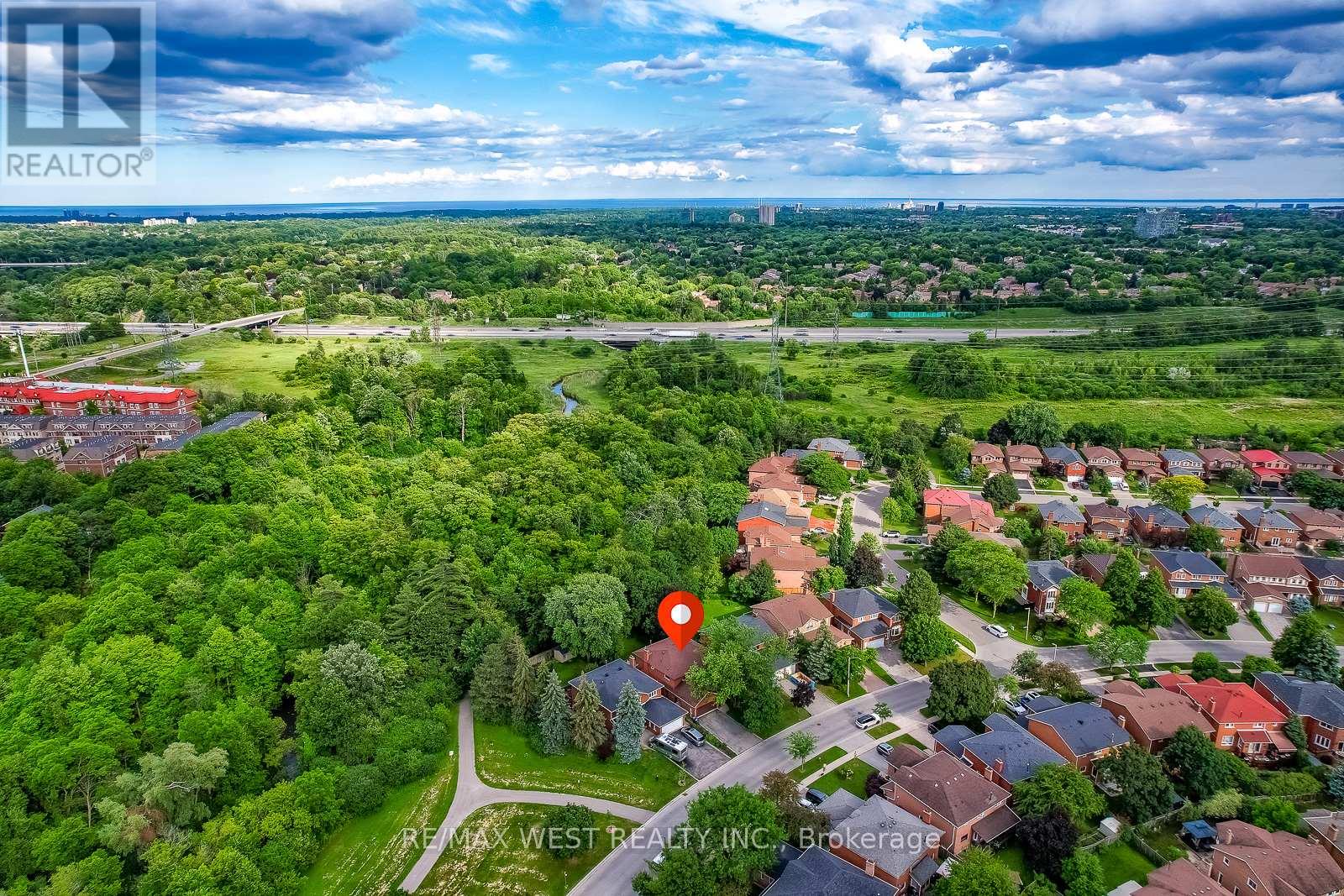 1914 The Chase, Mississauga, Ontario  L5M 3A2 - Photo 2 - W13479470