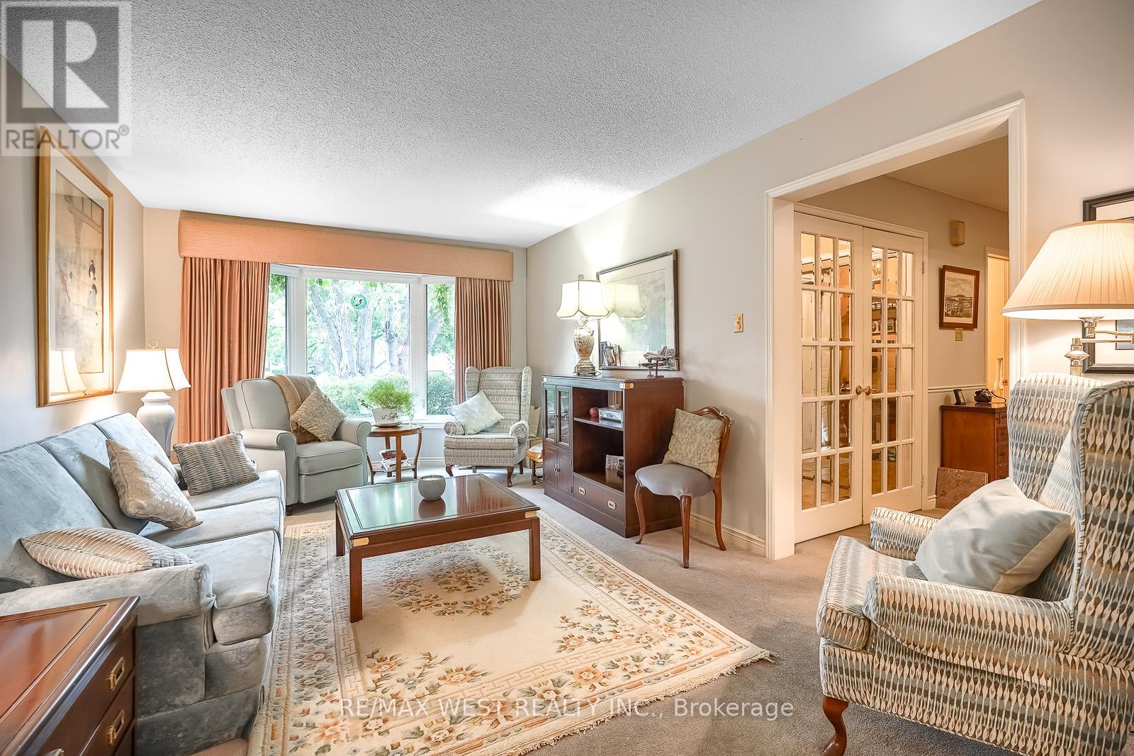 1914 The Chase, Mississauga, Ontario  L5M 3A2 - Photo 3 - W13479470