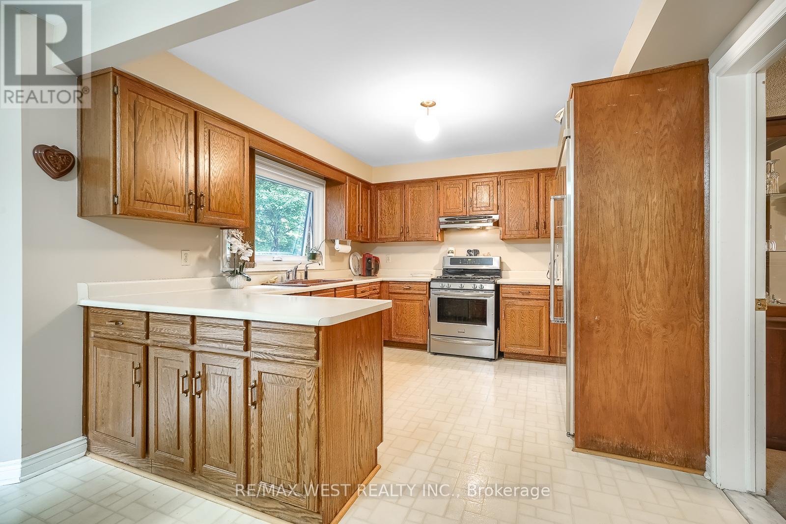 1914 The Chase, Mississauga, Ontario  L5M 3A2 - Photo 6 - W13479470