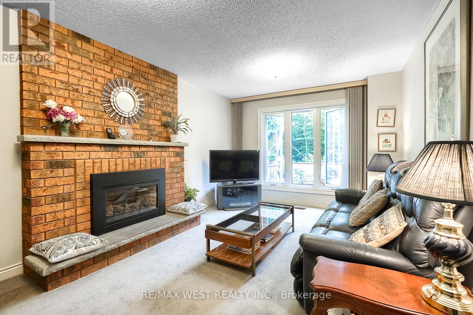 1914 The Chase, Mississauga, Ontario  L5M 3A2 - Photo 9 - W13479470