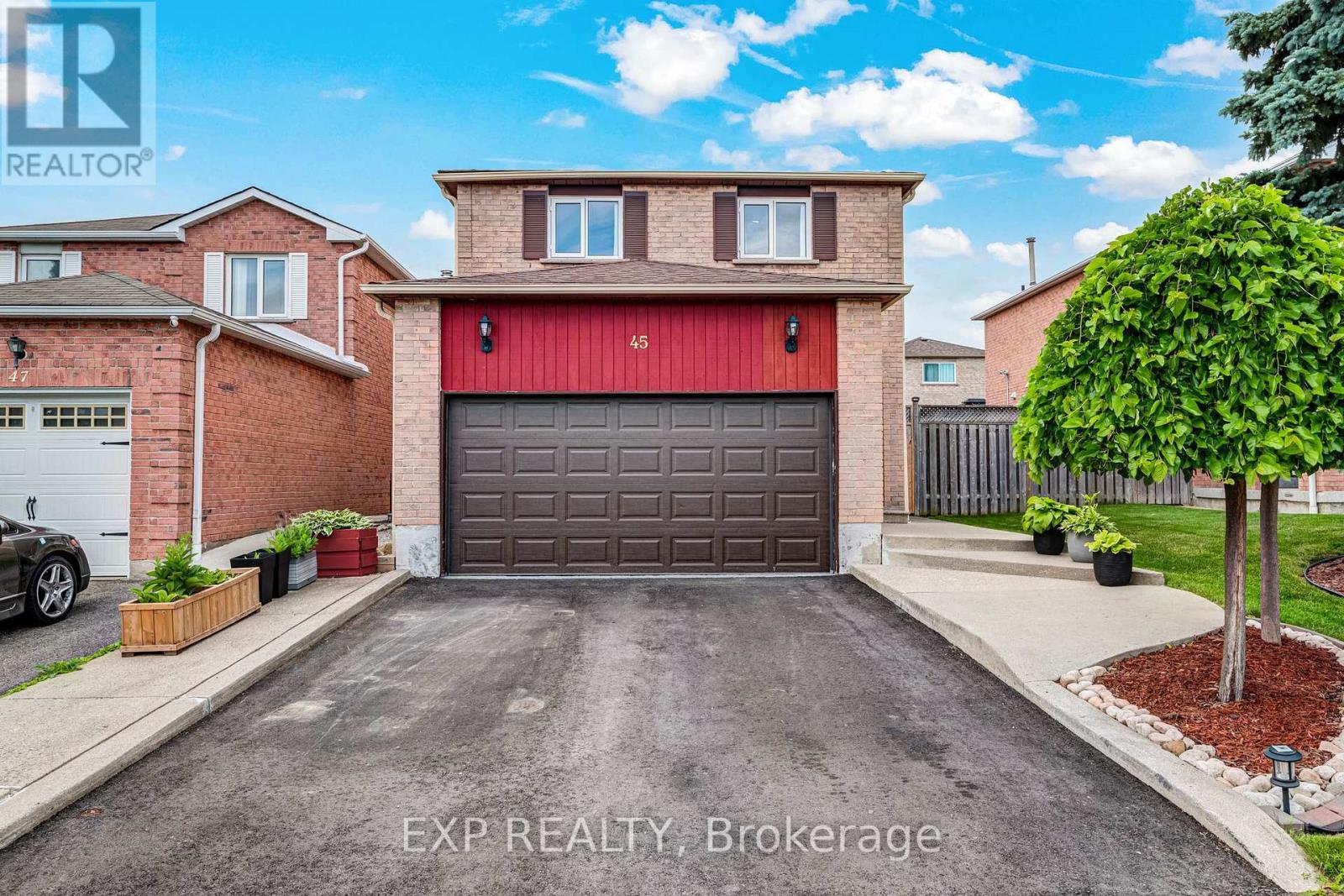 45 Sandmere Avenue, Brampton, Ontario L6Z 4A2 - Photo 2 - W13479482