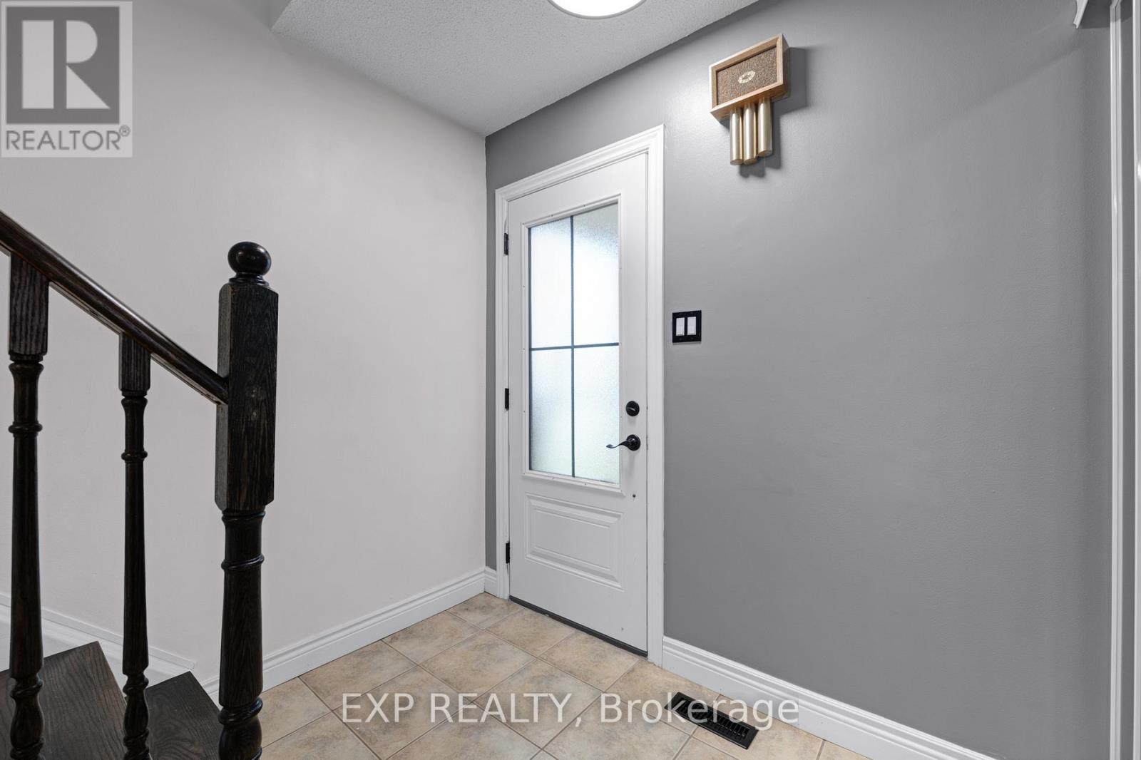 45 Sandmere Avenue, Brampton, Ontario L6Z 4A2 - Photo 4 - W13479482