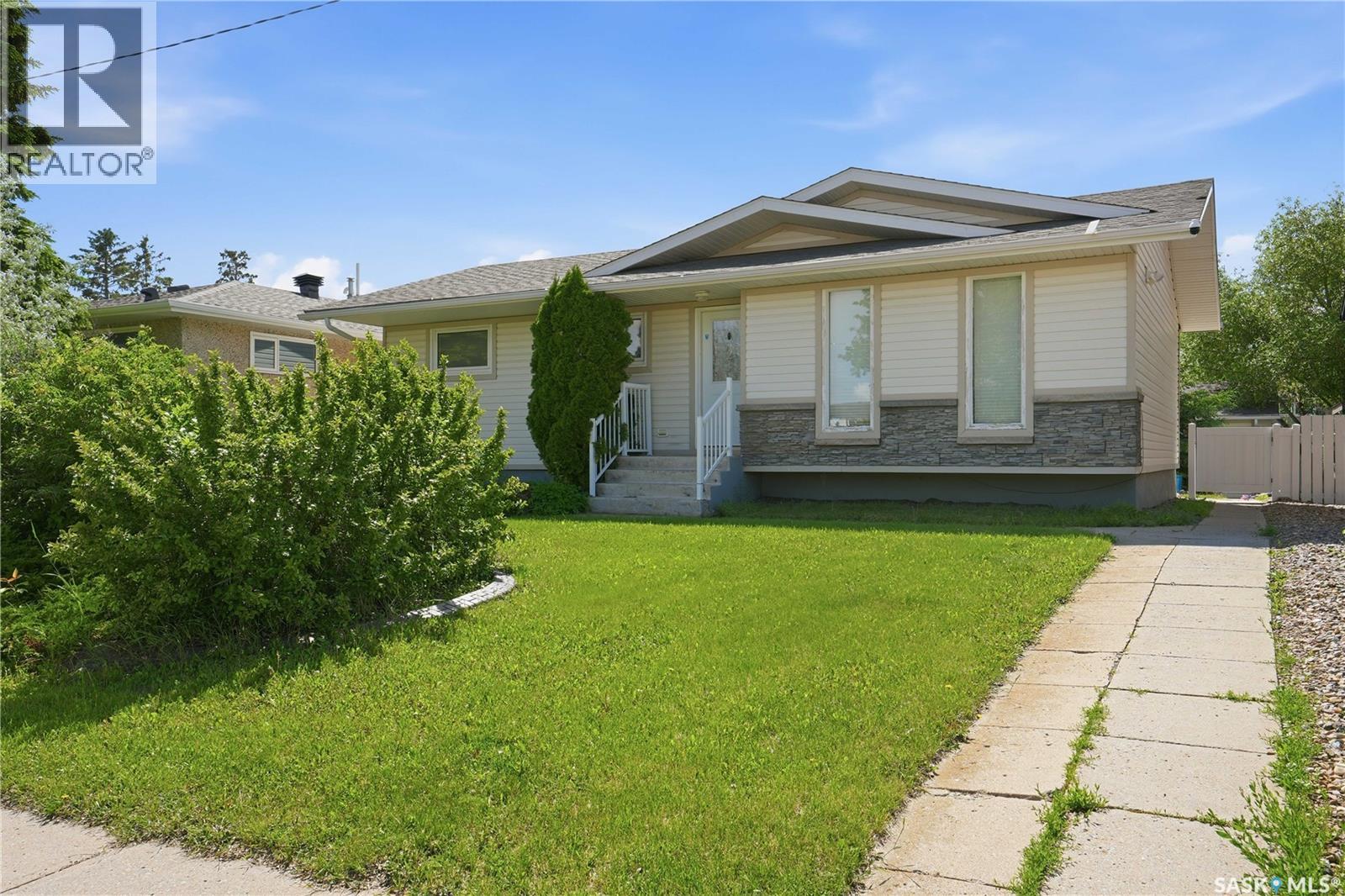 2011 102nd Street, North Battleford, Saskatchewan  S9A 1H8 - Photo 2 - SK040367