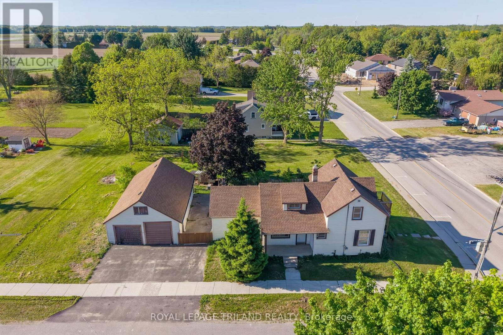 52 Nelson Street, Lambton Shores, Ontario  N0M 2N0 - Photo 4 - X13479558
