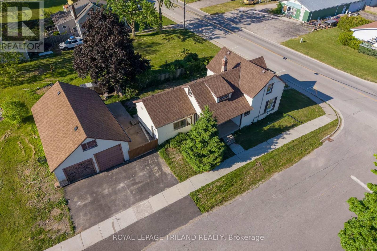 52 Nelson Street, Lambton Shores, Ontario  N0M 2N0 - Photo 5 - X13479558