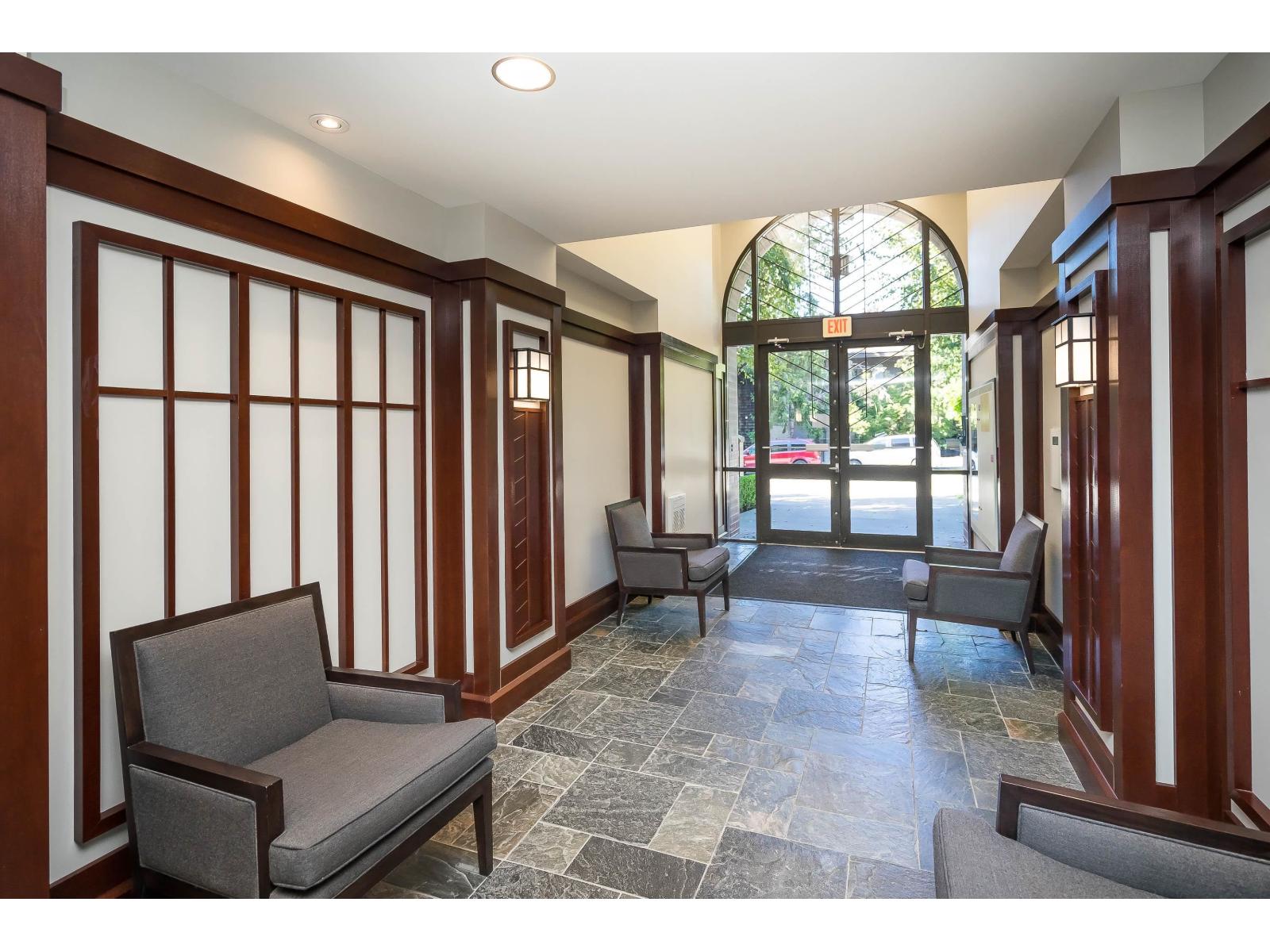 301 1580 Martin Street, White Rock, British Columbia  V4B 5M3 - Photo 2 - R3123941
