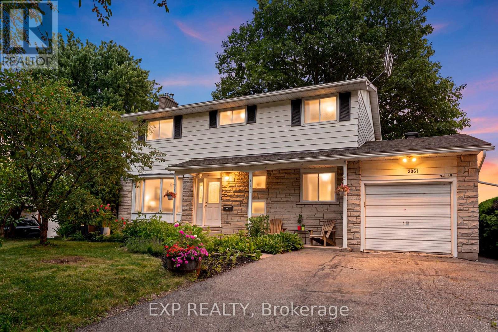 2061 BALHARRIE AVENUE, Ottawa, Ontario