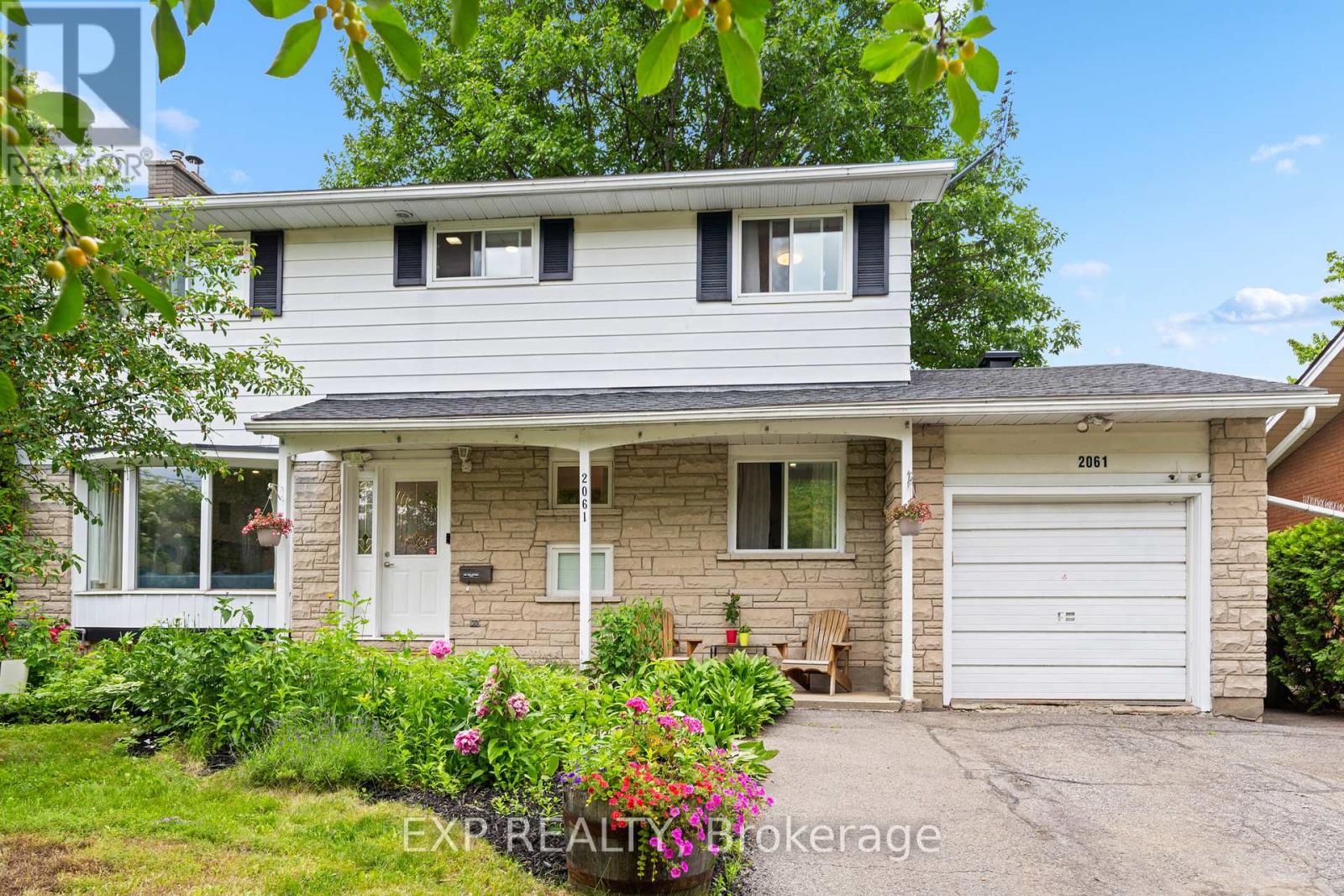 2061 Balharrie Avenue, Ottawa, Ontario  K1G 1G2 - Photo 2 - X13479580