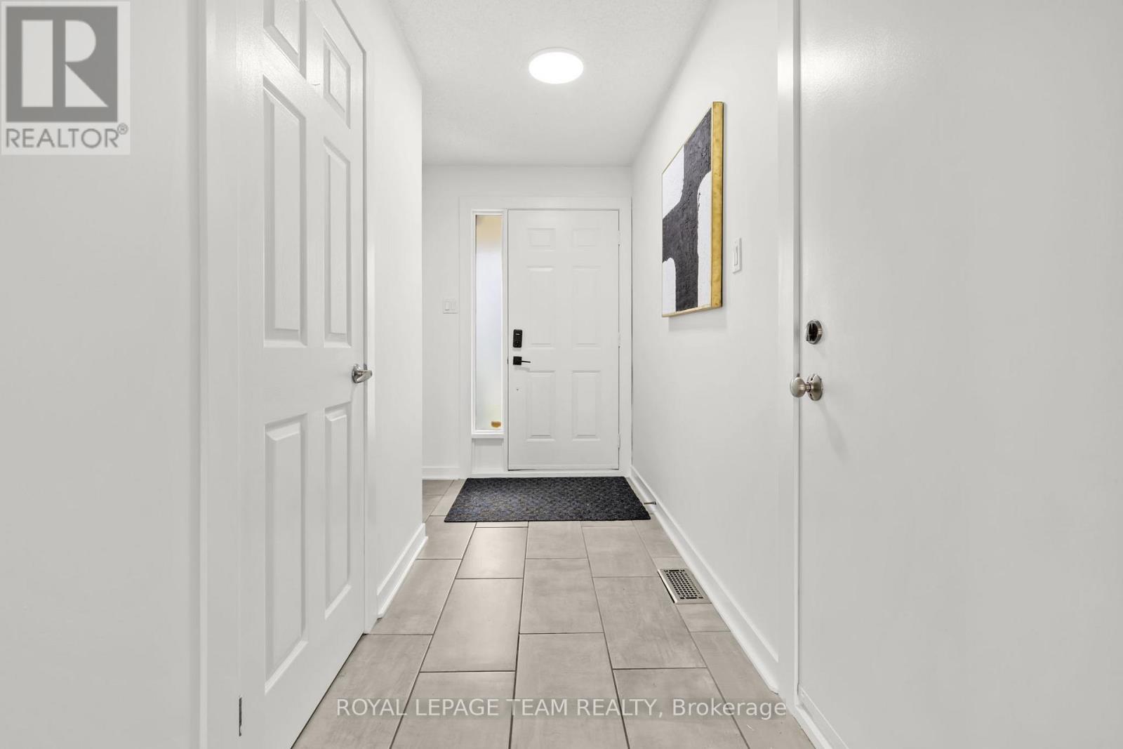 91 Winnegreen Court, Ottawa, Ontario K1G 5S4 - Photo 2 - X13479684