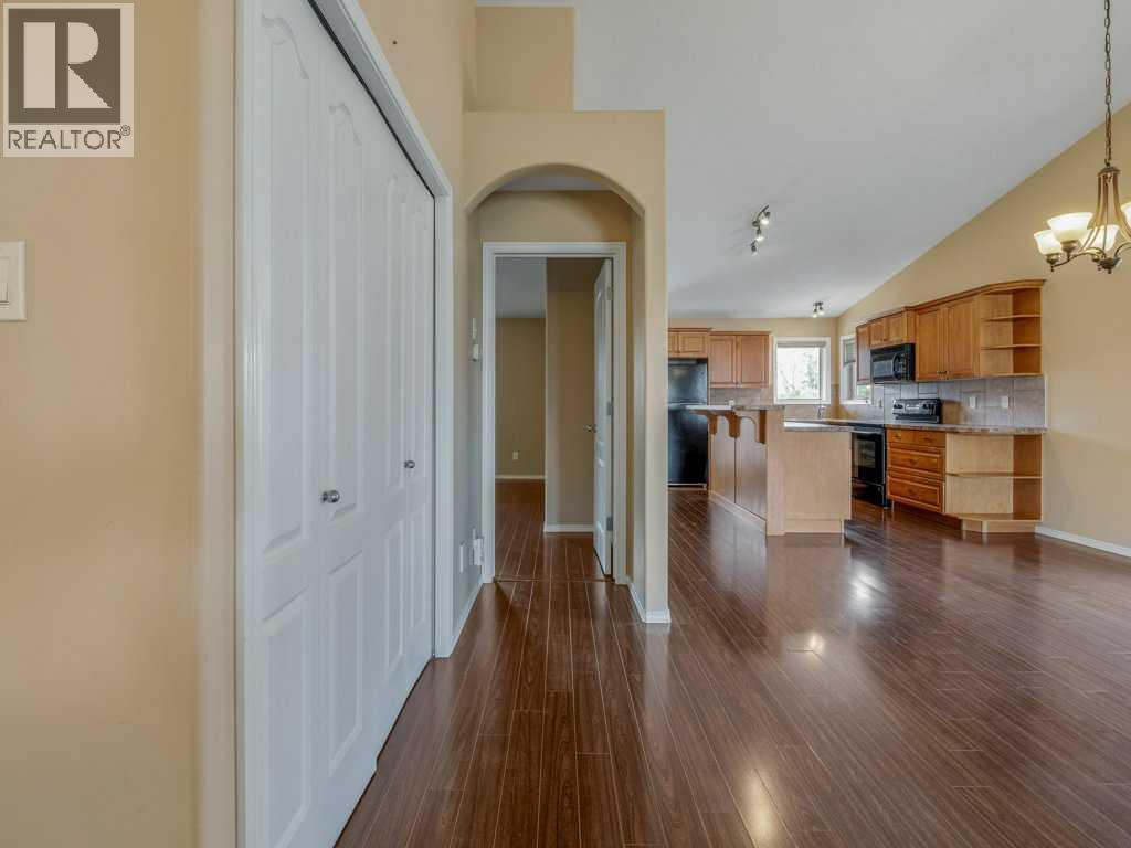 727 Aberdeen Crescent W, Lethbridge, Alberta  T1J 5B2 - Photo 3 - A2321555