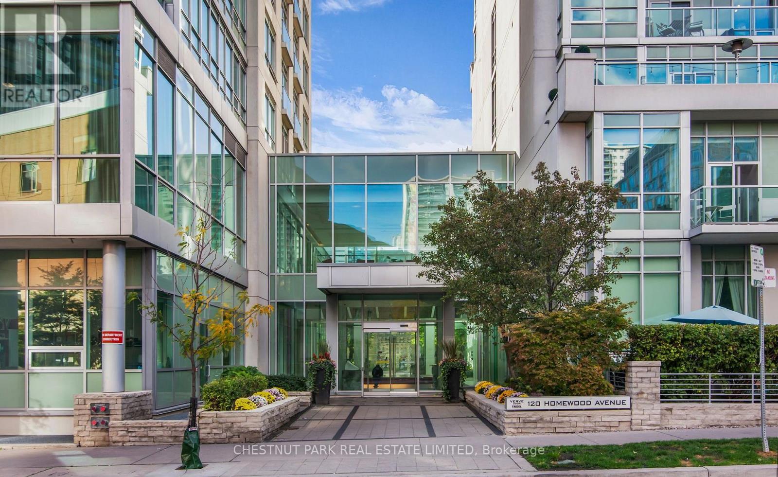 <div class="slider-price">$1,388,000</div><p>617 - 120 Homewood Avenue, Toronto, Ontario</p>