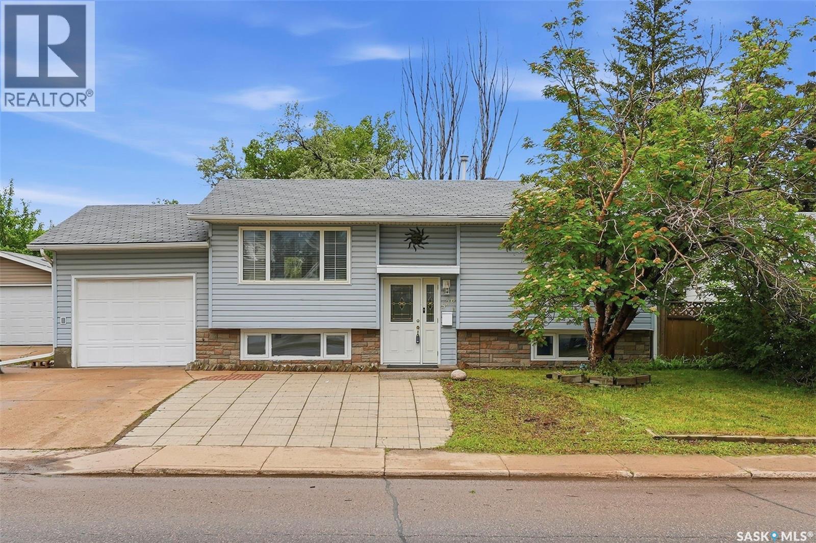 526 Mckercher Drive, Saskatoon, Saskatchewan  S7H 3W6 - Photo 1 - SK040404