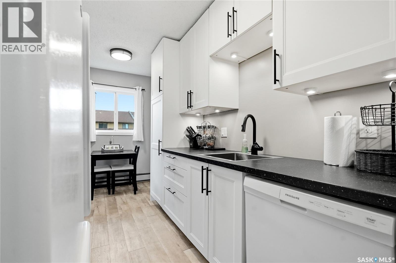 307 833 Wollaston Crescent, Saskatoon, Saskatchewan  S7J 4G1 - Photo 2 - SK040394