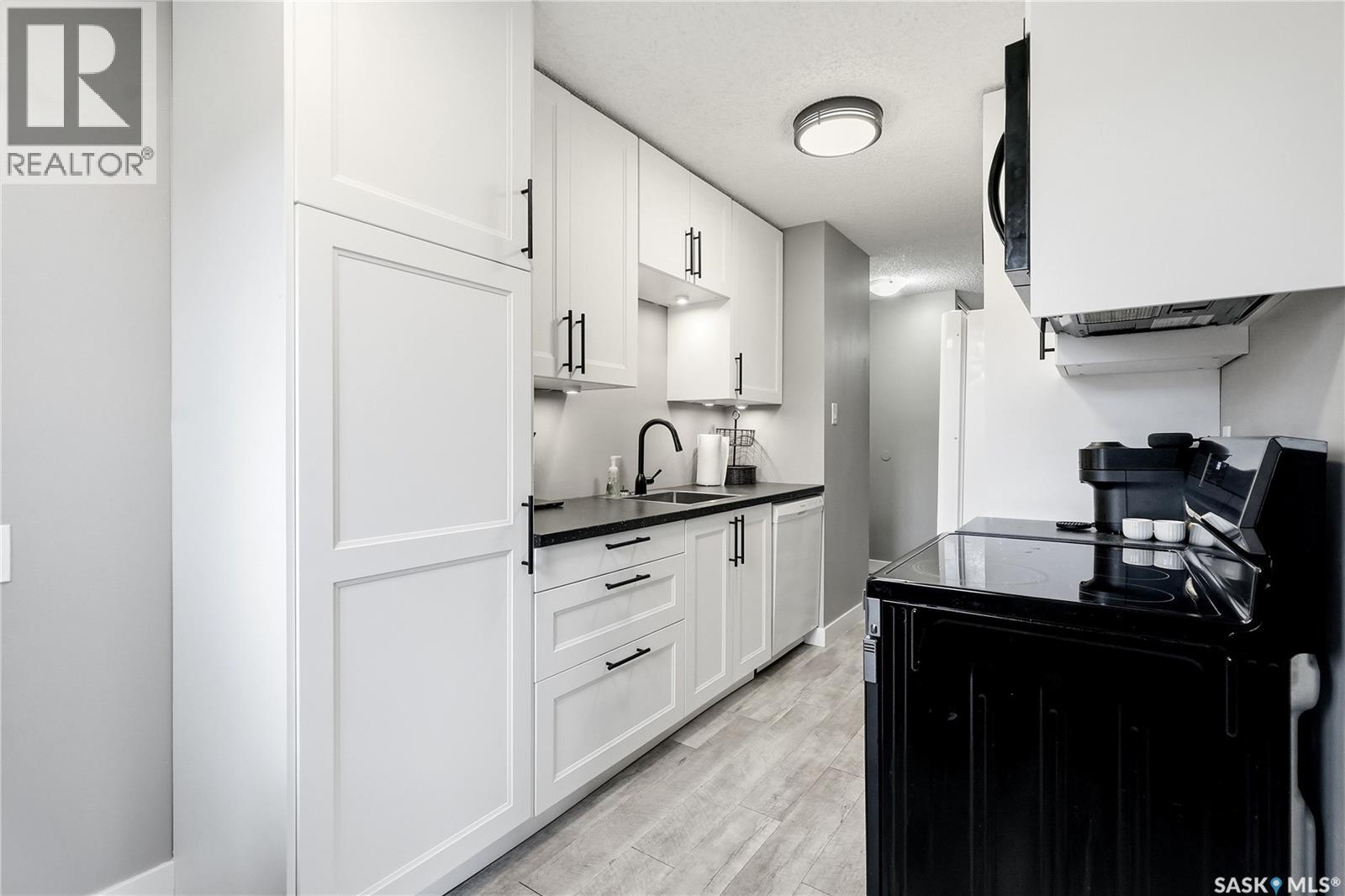 307 833 Wollaston Crescent, Saskatoon, Saskatchewan  S7J 4G1 - Photo 5 - SK040394