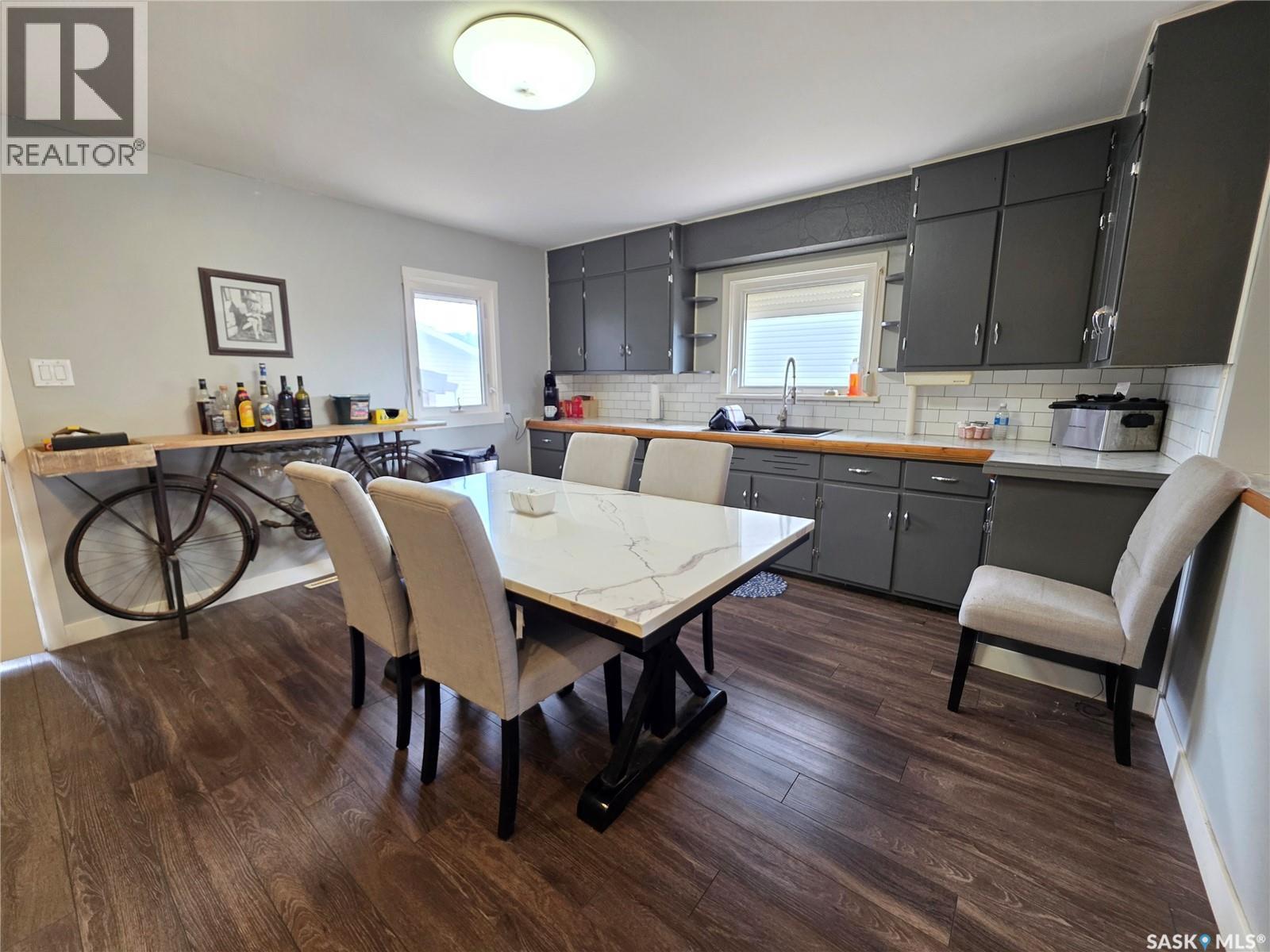 227 10th Avenue Nw, Swift Current, Saskatchewan  S9H 1B4 - Photo 4 - SK040383