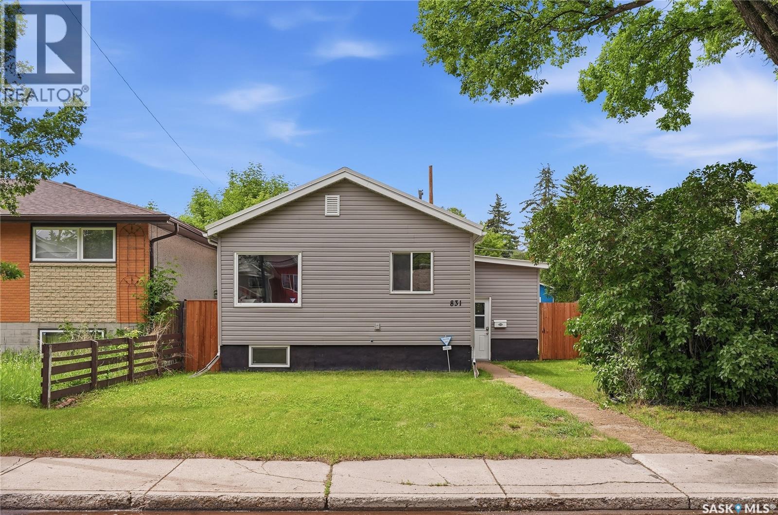 831 K Avenue N, Saskatoon, Saskatchewan  S7L 2N2 - Photo 1 - SK039950
