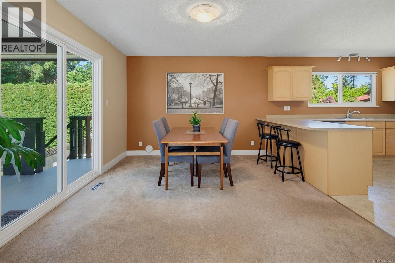 755 Mann Ave, Saanich, British Columbia  V8Z 3C3 - Photo 10 - 1039603