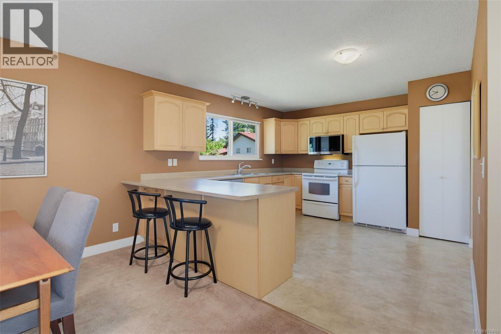 755 Mann Ave, Saanich, British Columbia  V8Z 3C3 - Photo 12 - 1039603