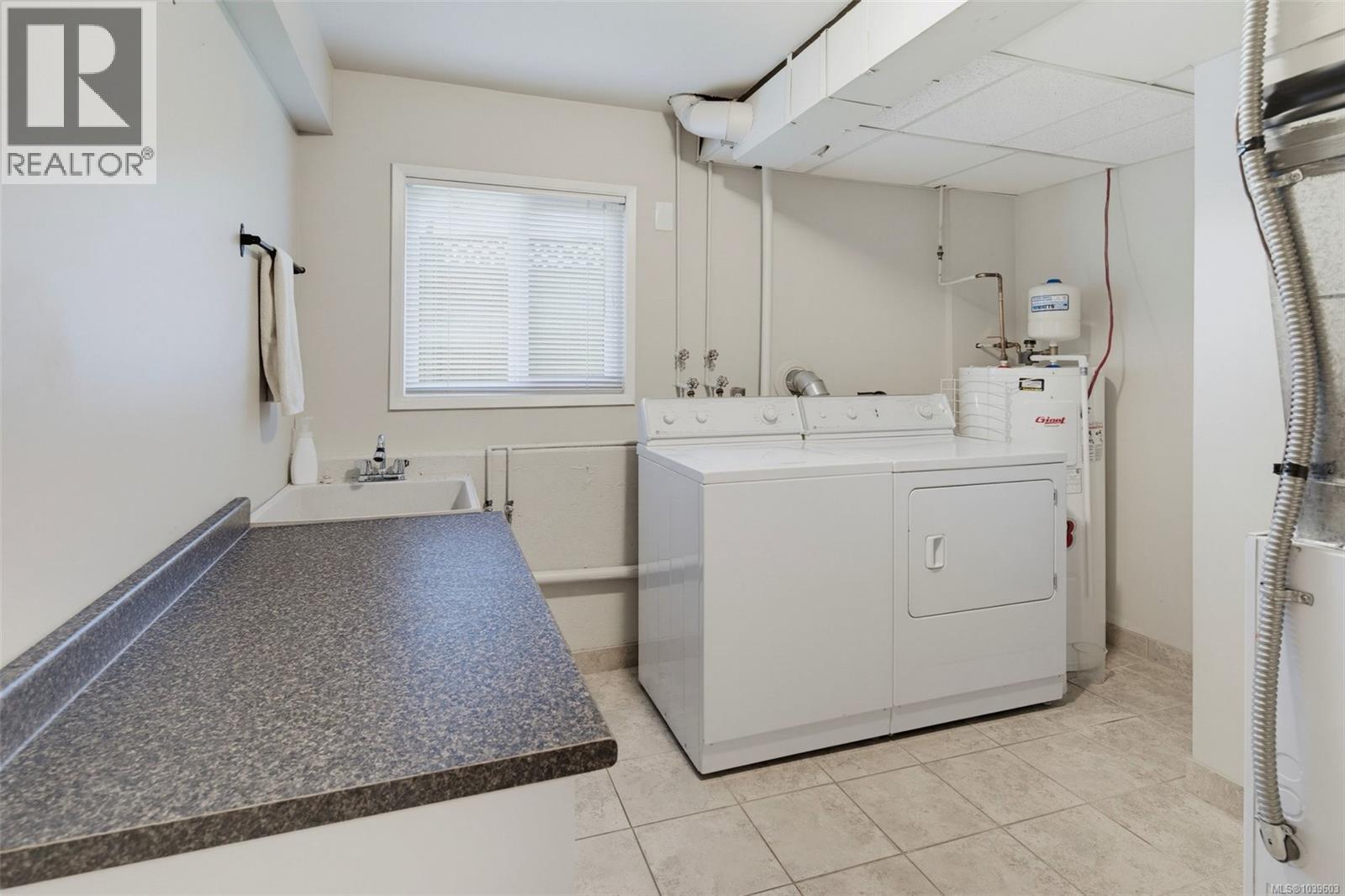 755 Mann Ave, Saanich, British Columbia  V8Z 3C3 - Photo 25 - 1039603