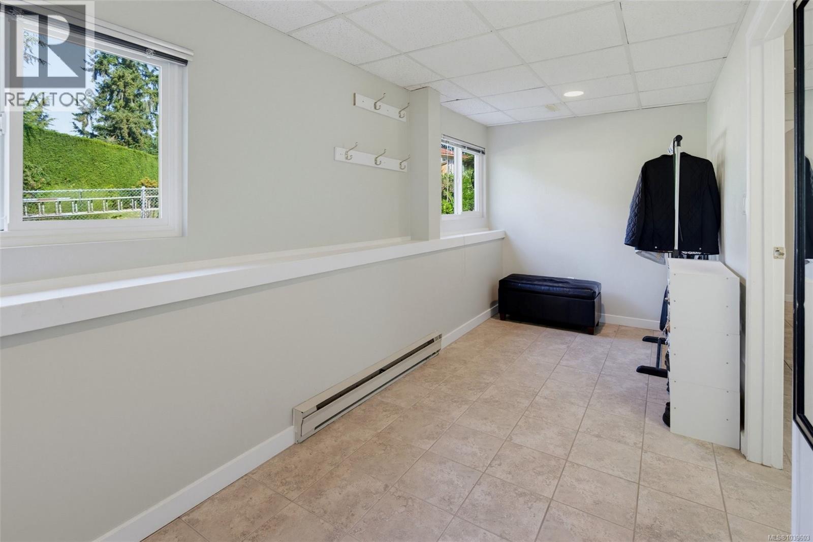 755 Mann Ave, Saanich, British Columbia  V8Z 3C3 - Photo 27 - 1039603