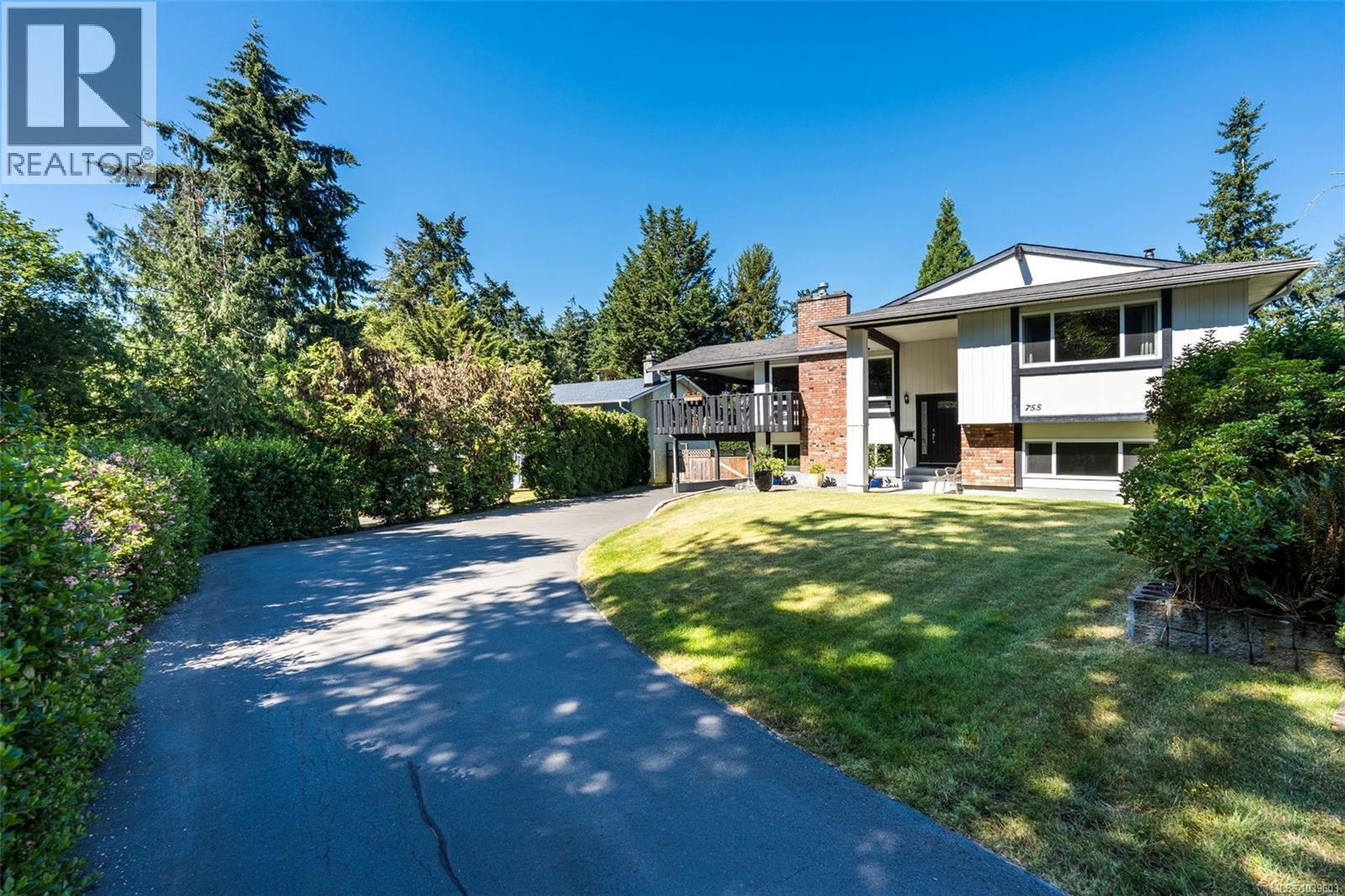 755 Mann Ave, Saanich, British Columbia  V8Z 3C3 - Photo 3 - 1039603