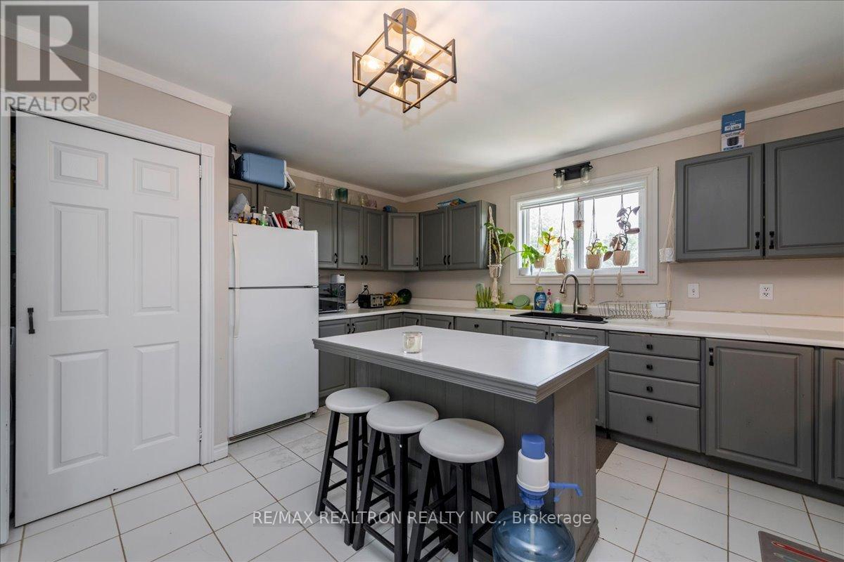 4261 Huronia Road, Orillia, Ontario  L3V 0G8 - Photo 10 - S13479718