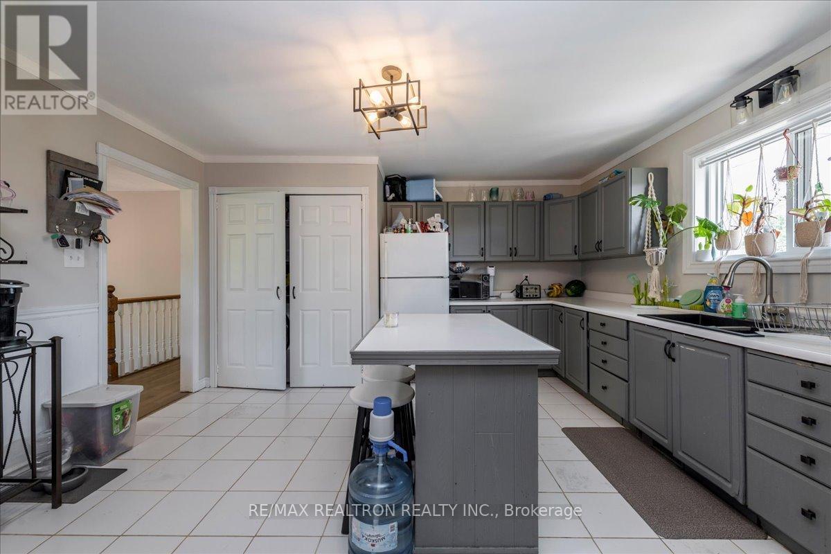 4261 Huronia Road, Orillia, Ontario  L3V 0G8 - Photo 11 - S13479718