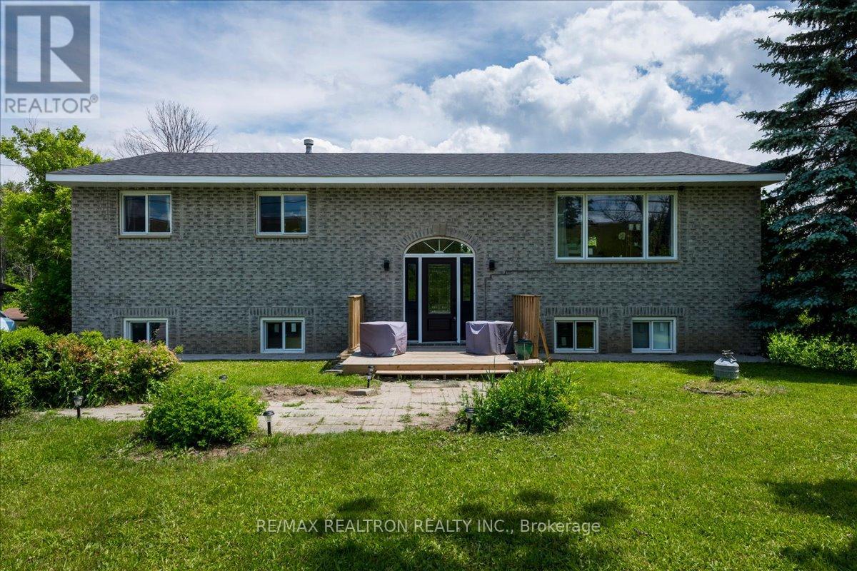 4261 Huronia Road, Orillia, Ontario  L3V 0G8 - Photo 2 - S13479718