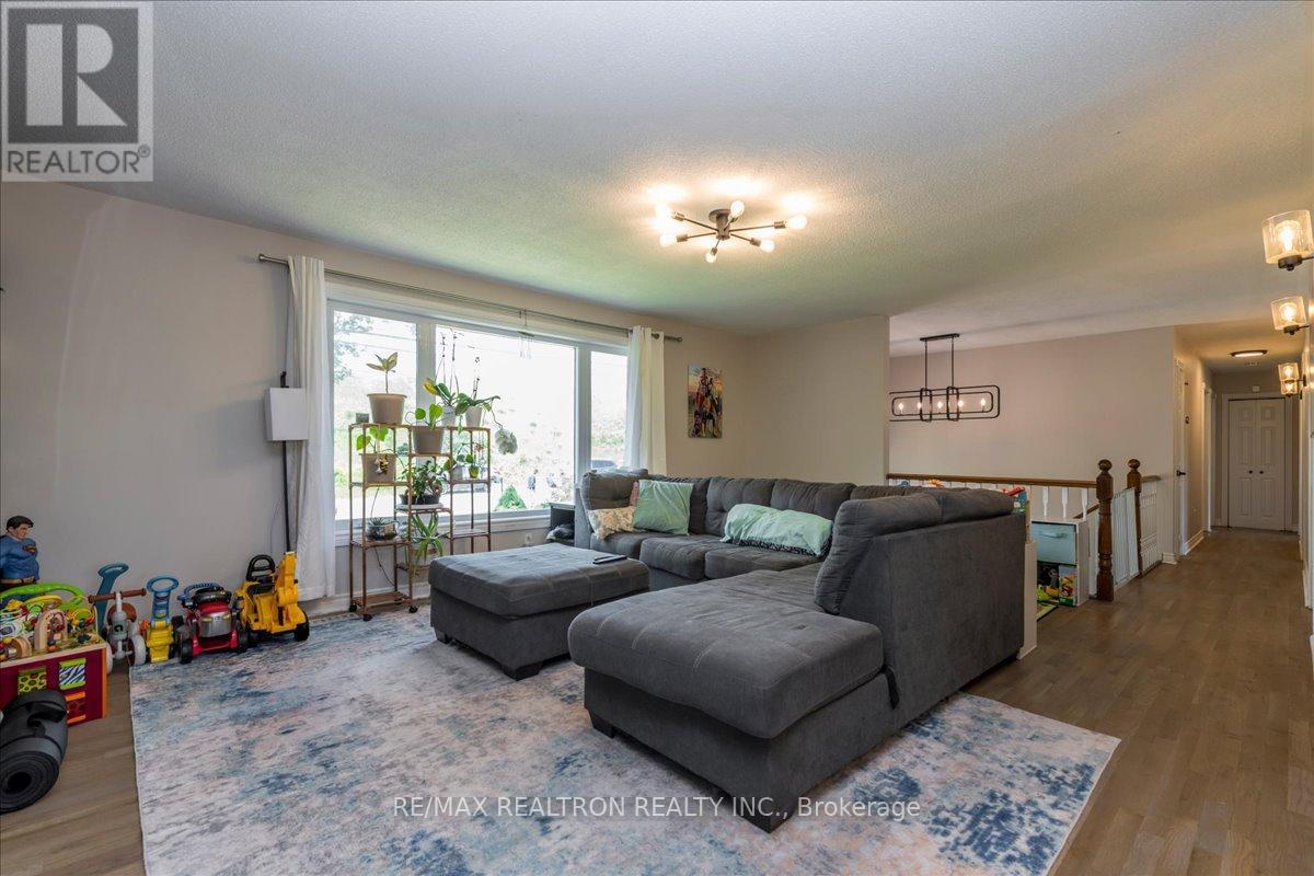4261 Huronia Road, Orillia, Ontario  L3V 0G8 - Photo 4 - S13479718