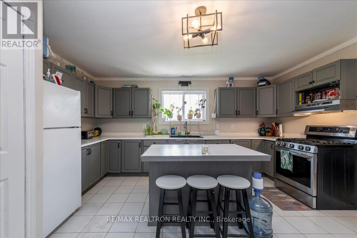 4261 Huronia Road, Orillia, Ontario  L3V 0G8 - Photo 9 - S13479718