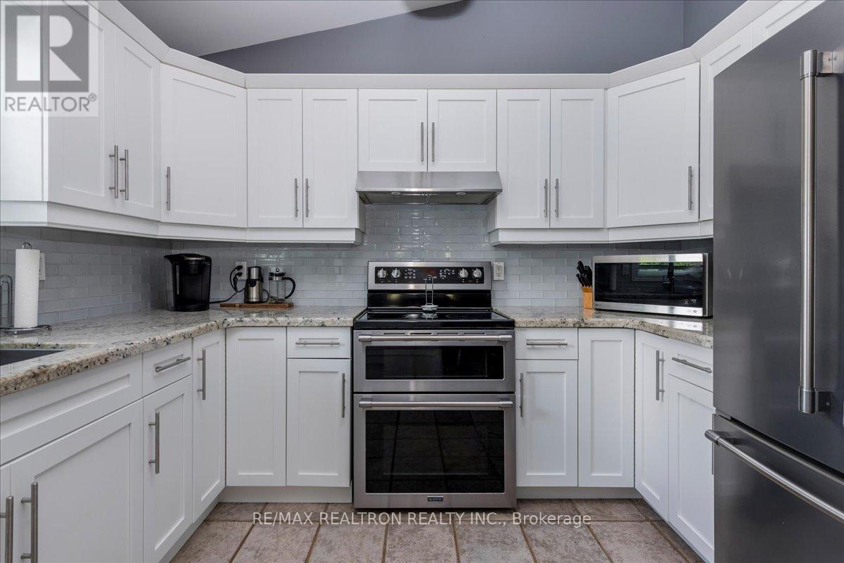 4 Templeton Drive, Clearview, Ontario  L0M 1N0 - Photo 10 - S13479754