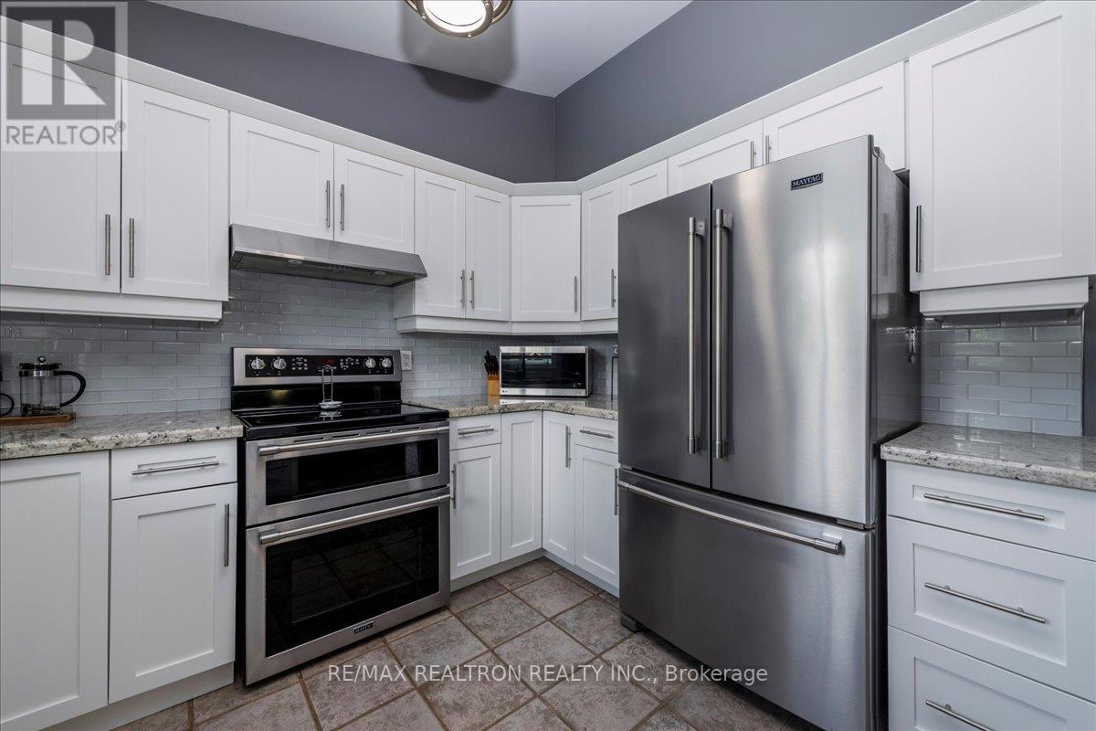 4 Templeton Drive, Clearview, Ontario  L0M 1N0 - Photo 11 - S13479754